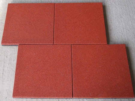 Резиновая плитка 50х50х3 см светло-серая для игровых и спортивных площадок