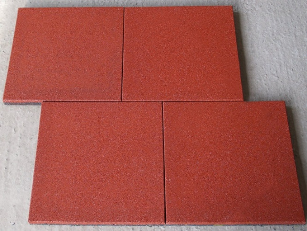 Резиновая плитка 100х100х2см зеленый IronBull долговечная и противоскользящая плитка